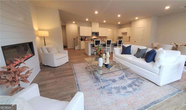 731 Point Place Drive, Loganville, GA 30052