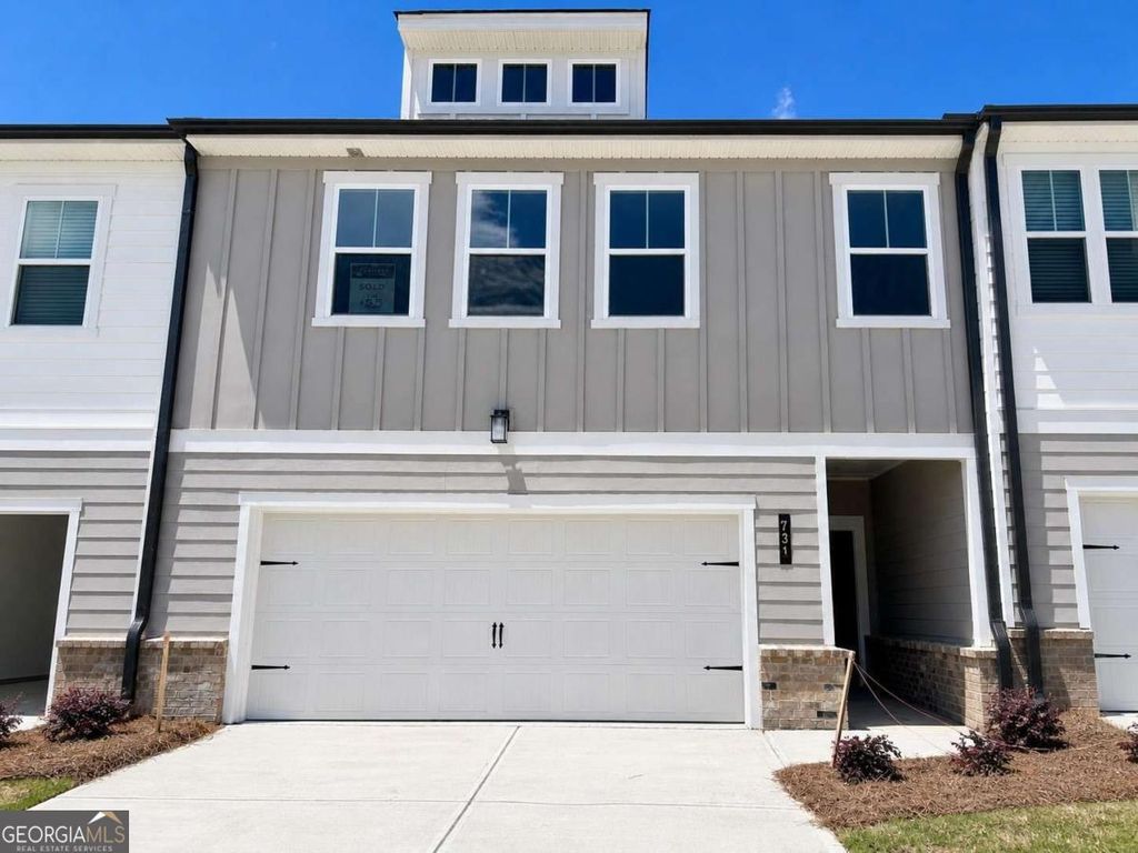 731 Point Place Drive, Loganville, GA 30052