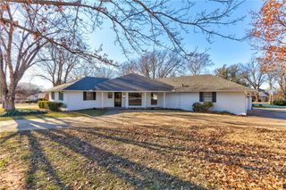 3413 S Choctaw Drive, Edmond, OK 73013