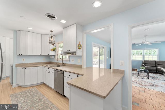 1009 S IRONWOOD RD, Sterling, VA 20164
