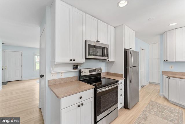 1009 S IRONWOOD RD, Sterling, VA 20164