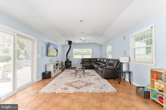 1009 S IRONWOOD RD, Sterling, VA 20164