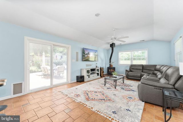 1009 S IRONWOOD RD, Sterling, VA 20164