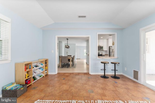1009 S IRONWOOD RD, Sterling, VA 20164