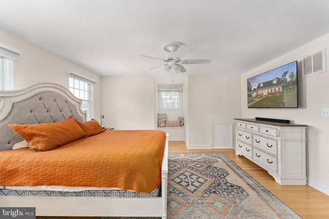 1009 S IRONWOOD RD, Sterling, VA 20164