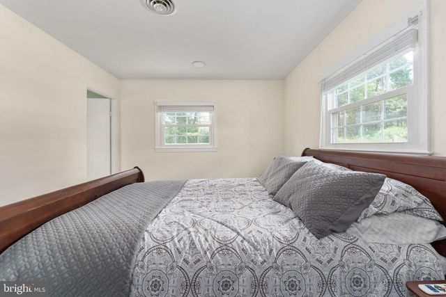 1009 S IRONWOOD RD, Sterling, VA 20164
