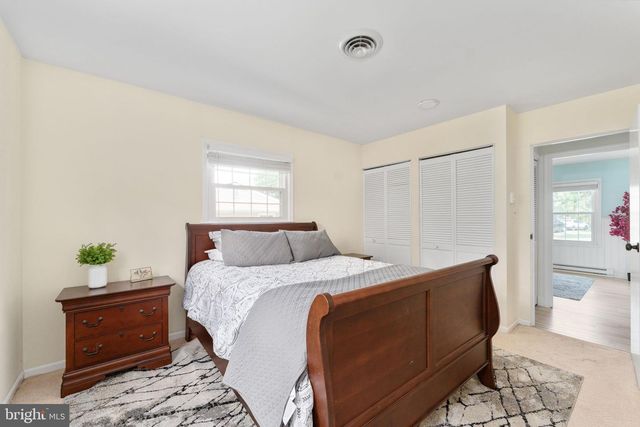 1009 S IRONWOOD RD, Sterling, VA 20164