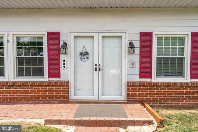 1009 S IRONWOOD RD, Sterling, VA 20164