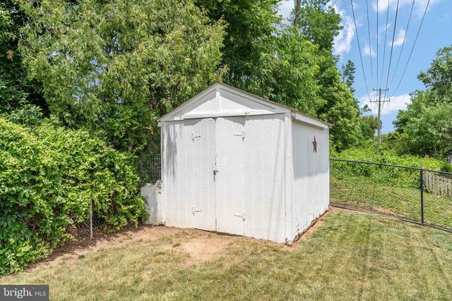 1009 S IRONWOOD RD, Sterling, VA 20164