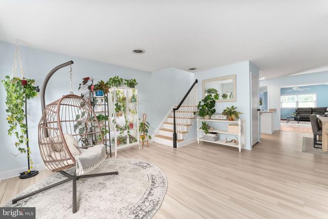 1009 S IRONWOOD RD, Sterling, VA 20164
