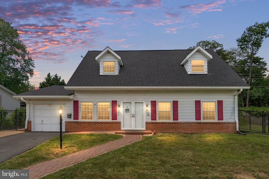 1009 S IRONWOOD RD, Sterling, VA 20164