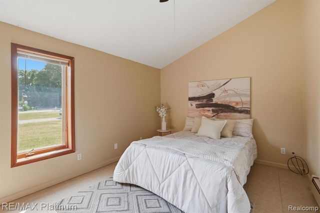 15921 W M 36, Pinckney, MI 48169