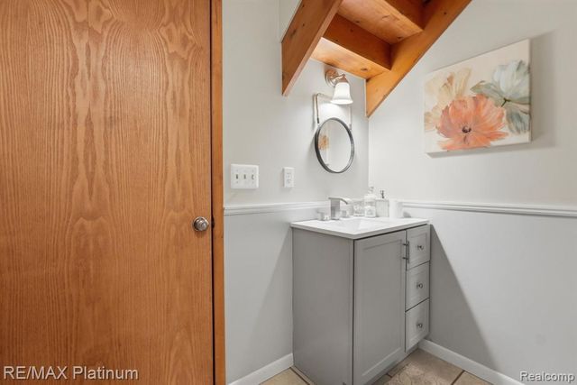 15921 W M 36, Pinckney, MI 48169