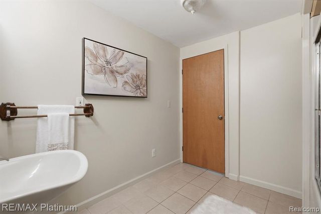 15921 W M 36, Pinckney, MI 48169