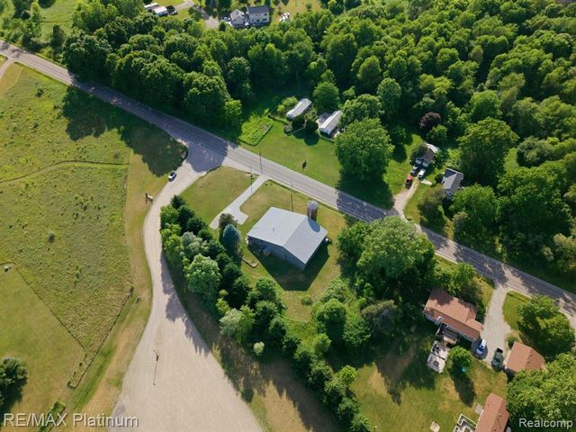 15921 W M 36, Pinckney, MI 48169
