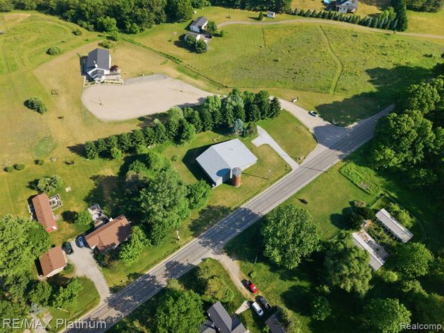 15921 W M 36, Pinckney, MI 48169
