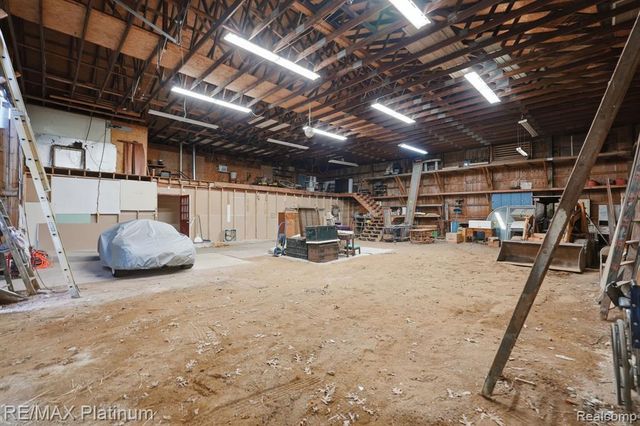 15921 W M 36, Pinckney, MI 48169