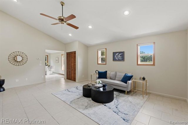 15921 W M 36, Pinckney, MI 48169