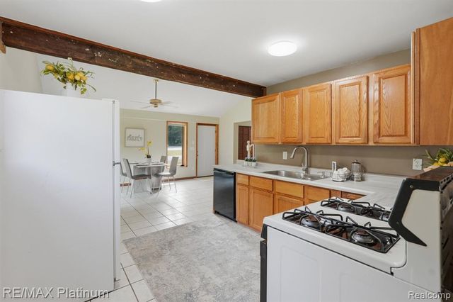15921 W M 36, Pinckney, MI 48169