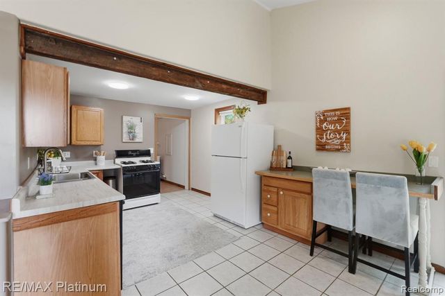 15921 W M 36, Pinckney, MI 48169