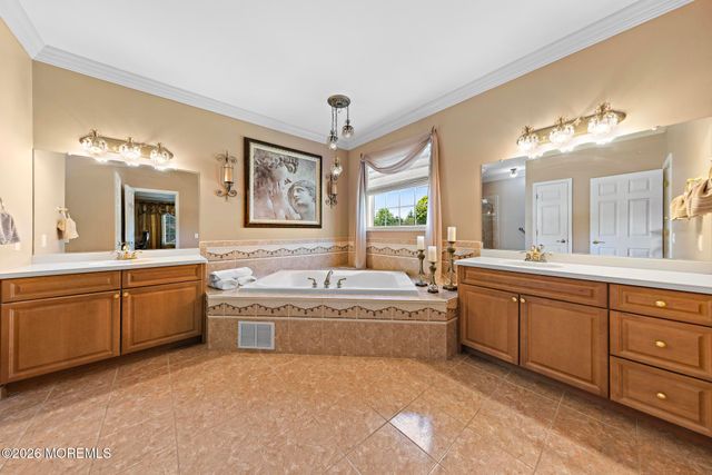 87 E Parsonage Way, Manalapan, NJ 07726