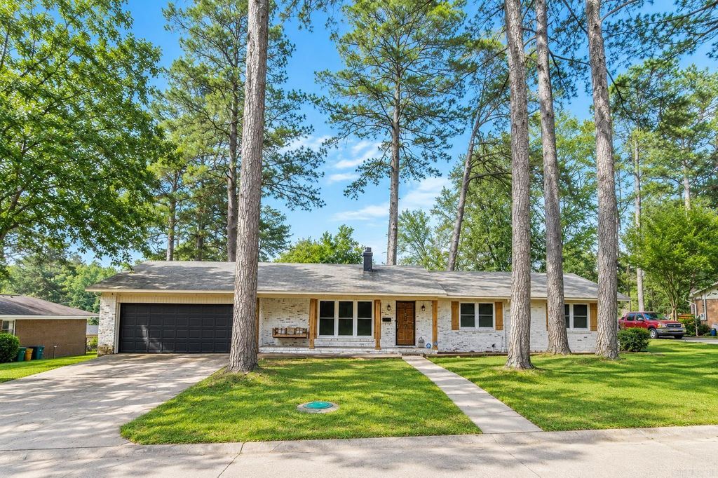 1211 Linwood Dr, El Dorado, AR 71730
