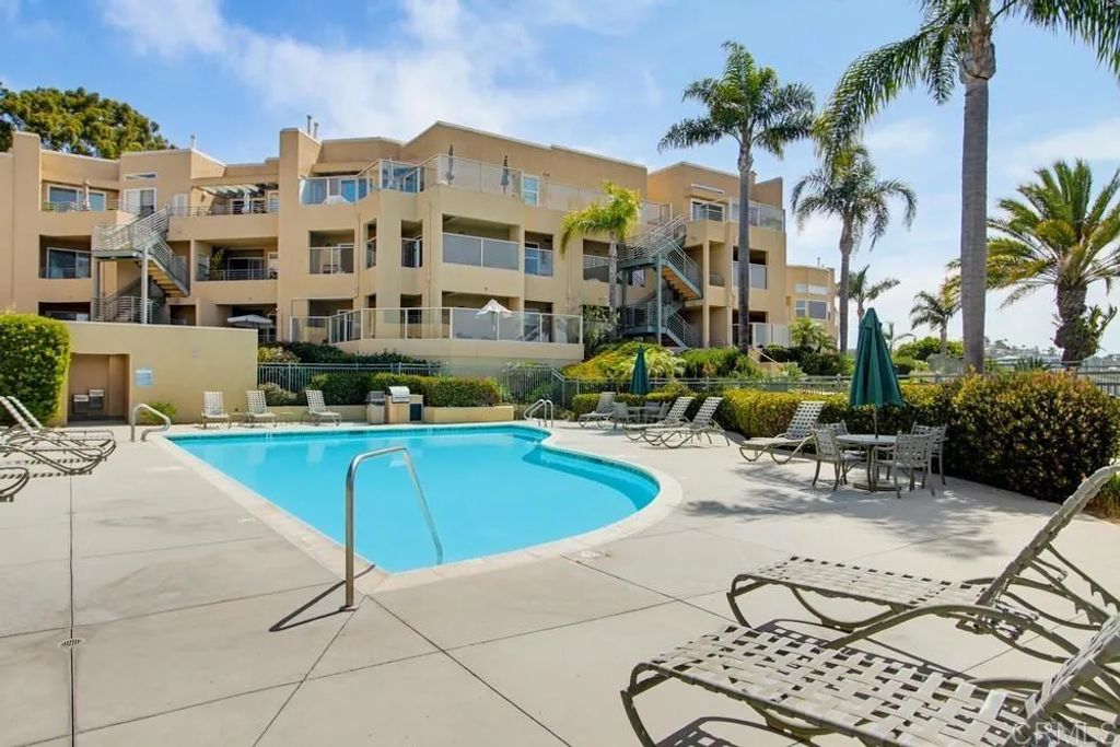 823 Kalpati Cir 201, Carlsbad, CA 92008