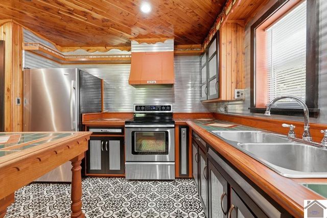 70 BM Blankenship LN, Benton, KY 42025
