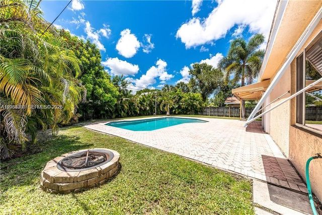 2271 SW 30th Ter, Fort Lauderdale, FL 33312