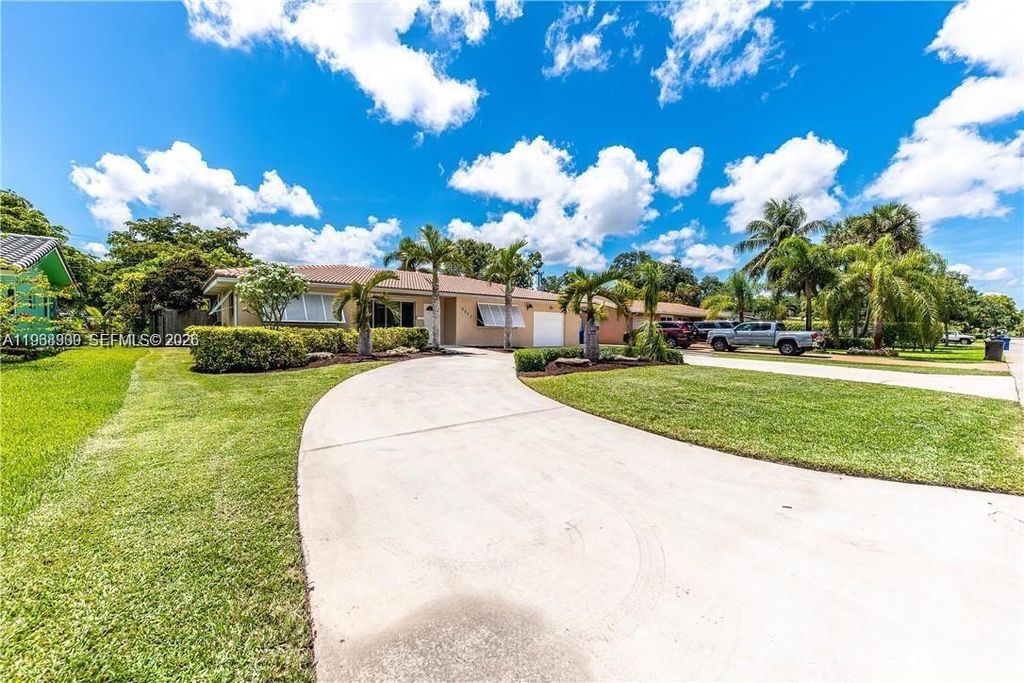 Image 33 of property listing at 2271 SW 30th Ter, Fort Lauderdale, FL 33312