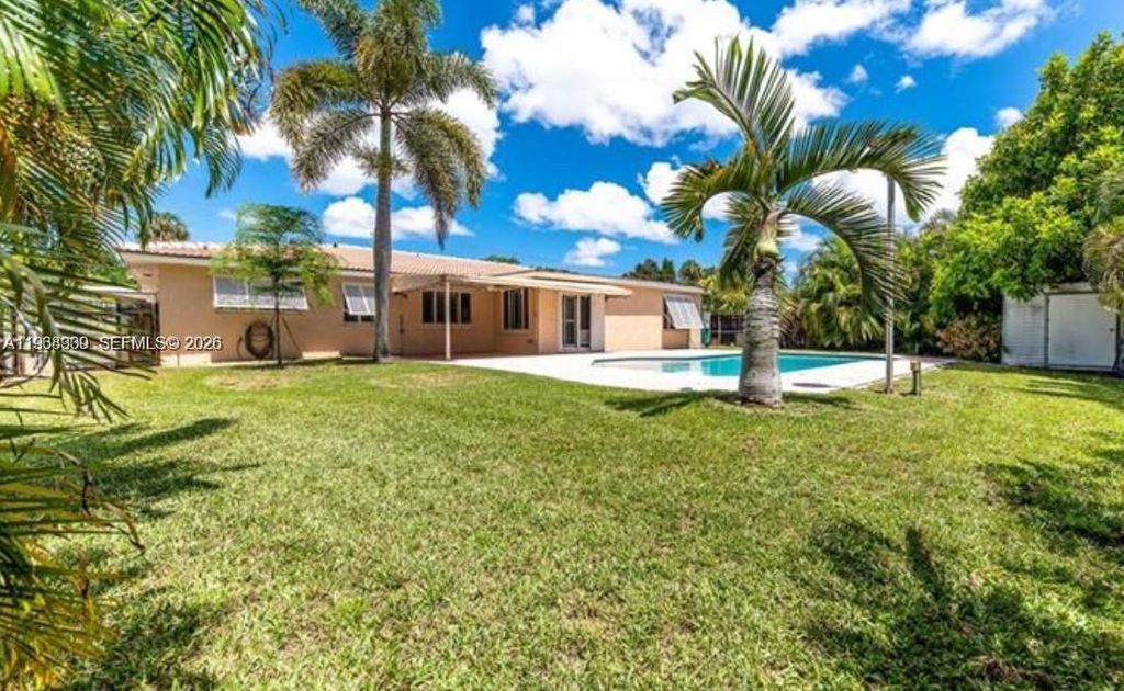 Image 40 of property listing at 2271 SW 30th Ter, Fort Lauderdale, FL 33312