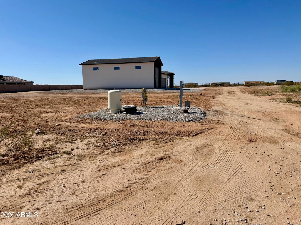 Image 2 of property listing at 240XX W Beacon Lane 3, Wittmann, AZ 85361