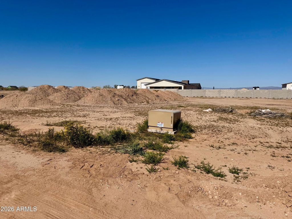 Image 3 of property listing at 240XX W Beacon Lane 3, Wittmann, AZ 85361