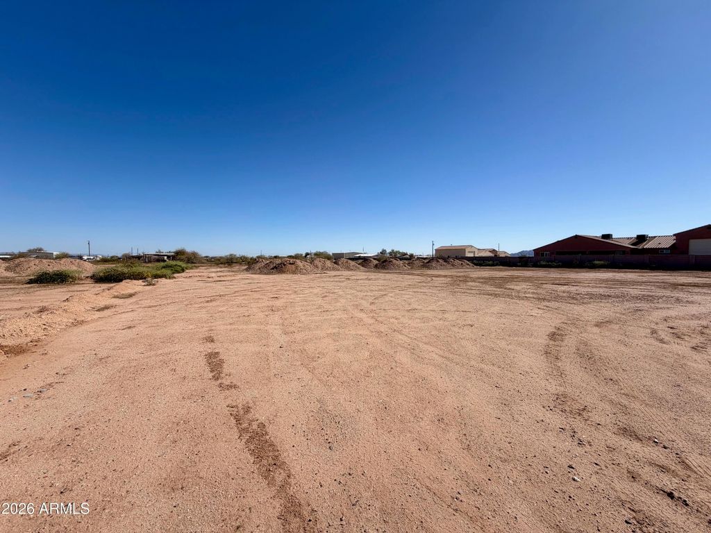 Image 6 of property listing at 240XX W Beacon Lane 3, Wittmann, AZ 85361