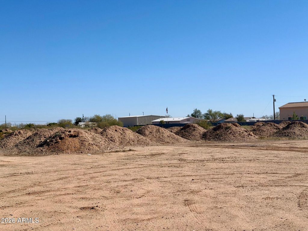 Image 7 of property listing at 240XX W Beacon Lane 3, Wittmann, AZ 85361