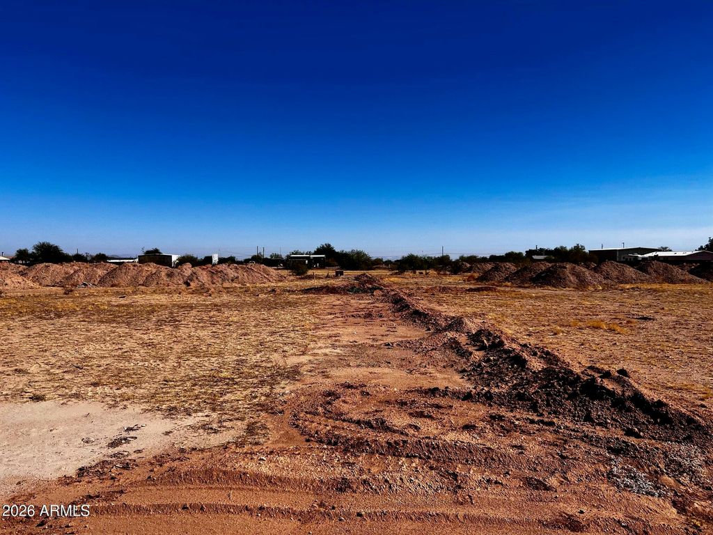 Image 9 of property listing at 240XX W Beacon Lane 3, Wittmann, AZ 85361