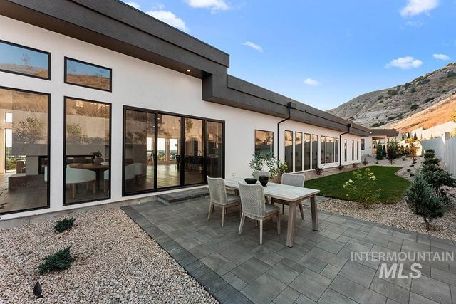 2432 S Globe Lane, Boise, ID 83716