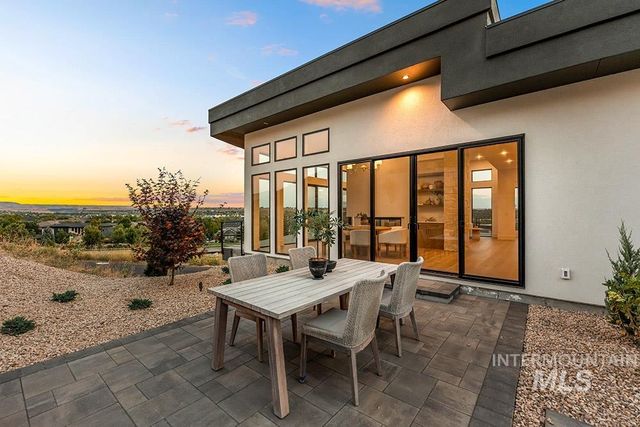 2432 S Globe Lane, Boise, ID 83716