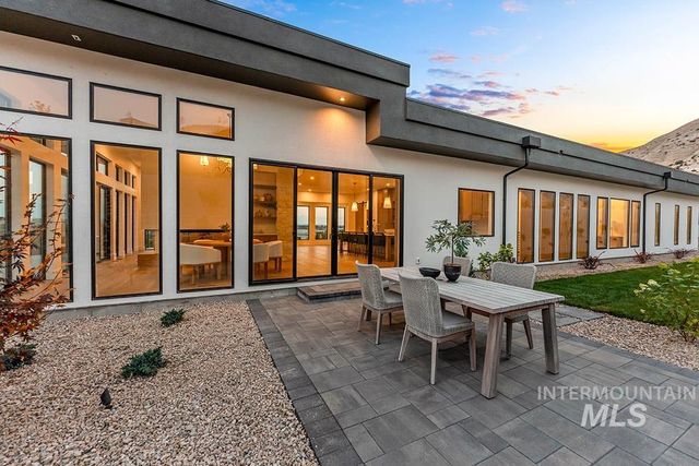 2432 S Globe Lane, Boise, ID 83716