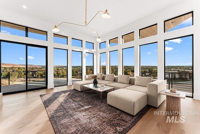 2432 S Globe Lane, Boise, ID 83716