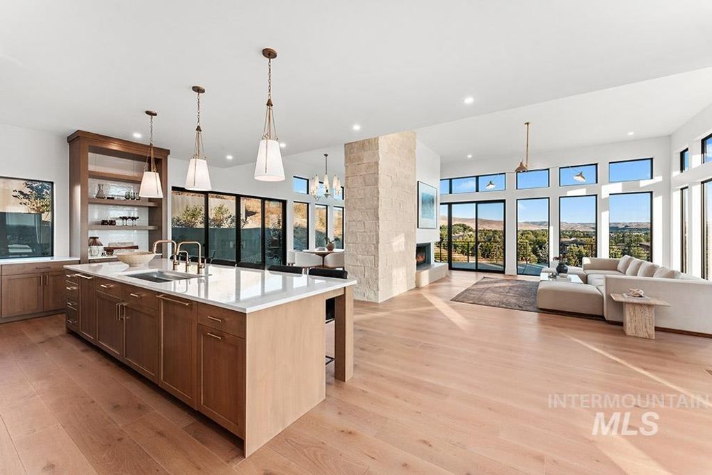 2432 S Globe Lane, Boise, ID 83716 photo 8