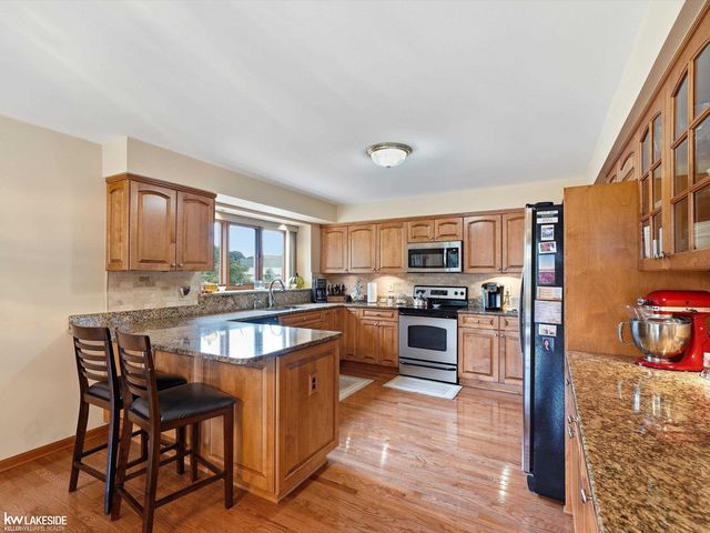 8825 Grace Street, Shelby Twp, MI 48317