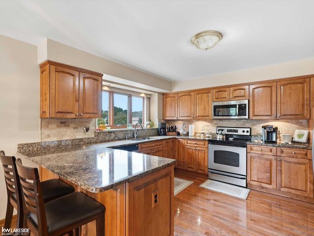 8825 Grace Street, Shelby Twp, MI 48317
