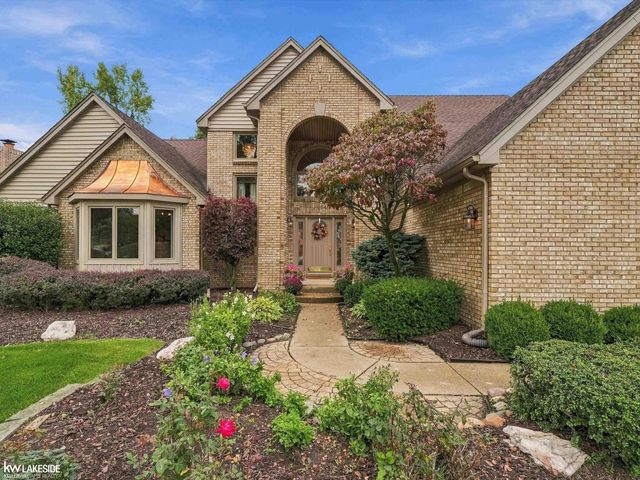 8825 Grace Street, Shelby Twp, MI 48317
