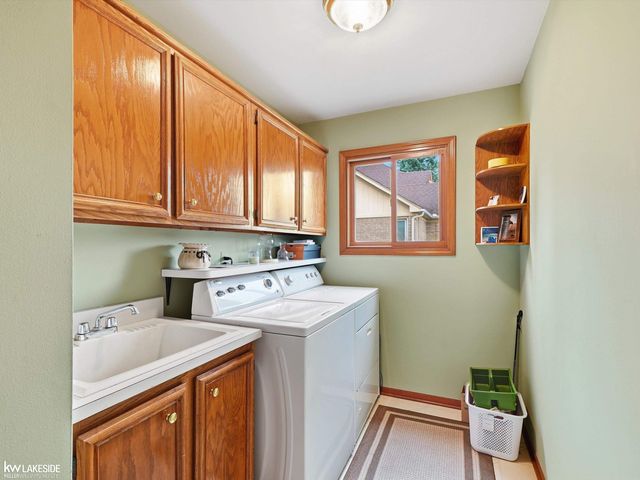 8825 Grace Street, Shelby Twp, MI 48317