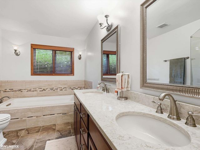 8825 Grace Street, Shelby Twp, MI 48317