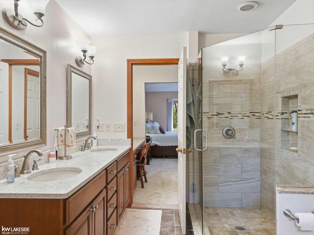 8825 Grace Street, Shelby Twp, MI 48317