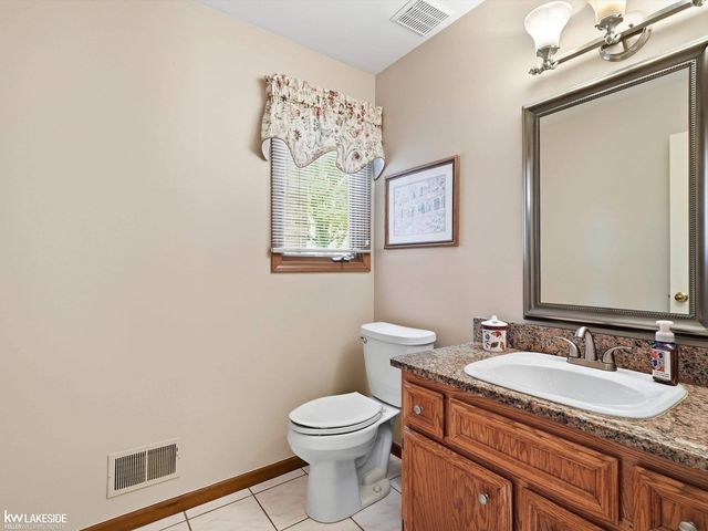 8825 Grace Street, Shelby Twp, MI 48317