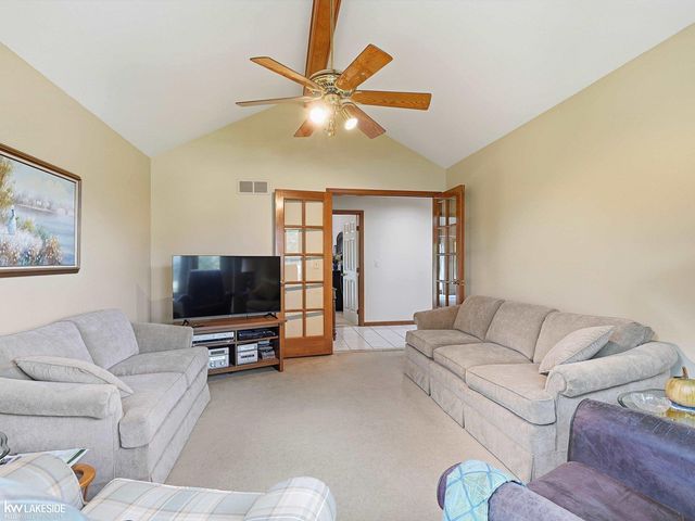 8825 Grace Street, Shelby Twp, MI 48317