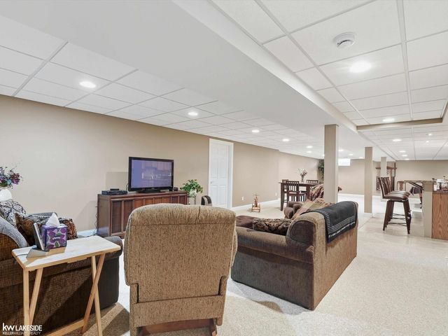 8825 Grace Street, Shelby Twp, MI 48317